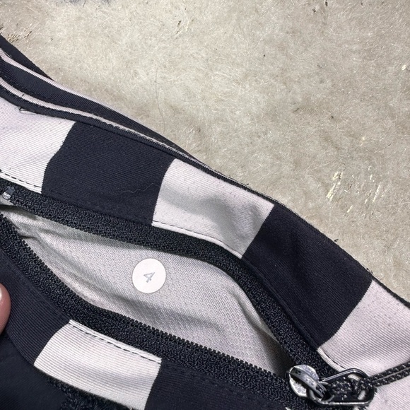 Lululemon Athletica Black Stretch Spandex Yoga Gym Workout Leggings Size 4 - Picture 8 of 8